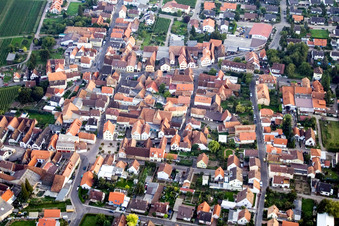 From the north in the district Nußdorf in Landau in der Pfalz in the state Rhineland-Palatinate, Germany