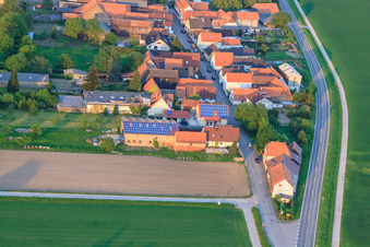 Stoffhalle Kissenzauber in Brehmstr in the district Minderslachen in Kandel in the state Rhineland-Palatinate, Germany seen from above