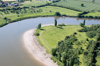 Aerial view of Knee of the River Severn near Oakle Street in Oakle Street in the state England, Great Britain