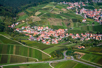 From the southeast in the district Gleishorbach in Gleiszellen-Gleishorbach in the state Rhineland-Palatinate, Germany