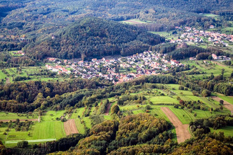 From the east in the district Stein in Gossersweiler-Stein in the state Rhineland-Palatinate, Germany