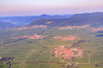 View of the town from the east In the background Flemlingen and Böchingen and the Haardt edge of the Palatinate Forest in the morning light in Roschbach in the state Rhineland-Palatinate, Germany