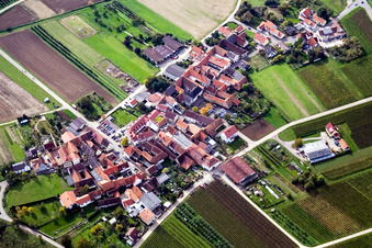 Aerial photograpy of From the north in the district Oberhofen in Pleisweiler-Oberhofen in the state Rhineland-Palatinate, Germany