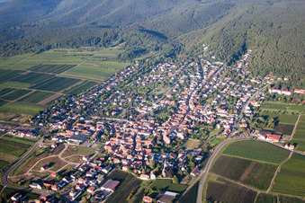 Aerial photograpy of Village view of Am Muenchberg in Bobenheim am Berg in the state Rhineland-Palatinate