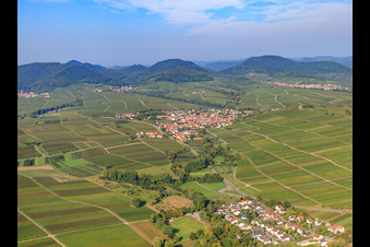 Wine-growing village on the Kleine Kalmit in Ilbesheim bei Landau in the state Rhineland-Palatinate, Germany
