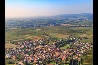 Village view from the north in the district Mörzheim in Landau in der Pfalz in the state Rhineland-Palatinate, Germany