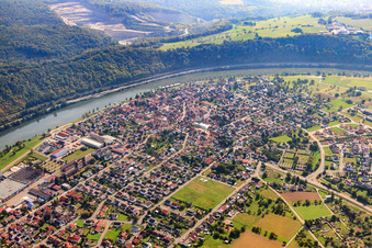 City view on the Neckar from the northwest in the district Michaelsberg in Haßmersheim in the state Baden-Wuerttemberg, Germany