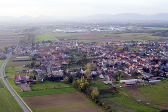 Oblique view of Village - view on the edge of agricultural fields and farmland in Ottersheim bei Landau in the state Rhineland-Palatinate