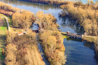 Mouth of the Michelsbach in the Rhine with pumping station Sondernheim South on the Rhine dam in the district Sondernheim in Germersheim in the state Rhineland-Palatinate, Germany