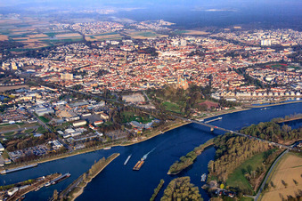 City view with B39 Salier Bridge over the Rhine from the southeast in Speyer in the state Rhineland-Palatinate, Germany