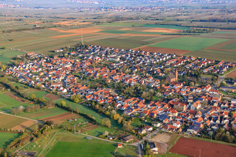 View of the town from the southwest in Essingen in the state Rhineland-Palatinate, Germany