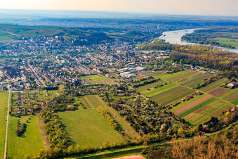 City on the banks of the Rhine from the east in Oppenheim in the state Rhineland-Palatinate, Germany