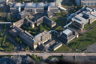 Oblique view of Building and production halls on the premises of the chemical manufacturers Pfizer Ltd and Discovery Park in Sandwich in England, United Kingdom