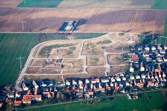 Construction sites for new construction residential area of detached housing estate Am Hoehenweg in Kandel in the state Rhineland-Palatinate from above