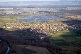 From the southwest in the district Oberhausen in Oberhausen-Rheinhausen in the state Baden-Wuerttemberg, Germany