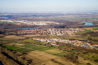From the southeast in the district Rheinhausen in Oberhausen-Rheinhausen in the state Baden-Wuerttemberg, Germany