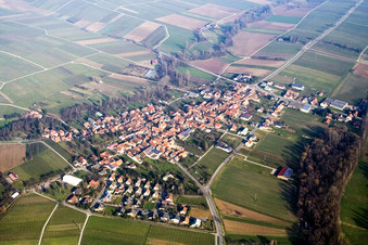 From the west in the district Heuchelheim in Heuchelheim-Klingen in the state Rhineland-Palatinate, Germany