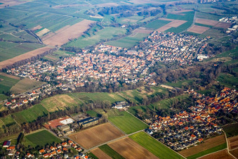 From the southwest in the district Billigheim in Billigheim-Ingenheim in the state Rhineland-Palatinate, Germany