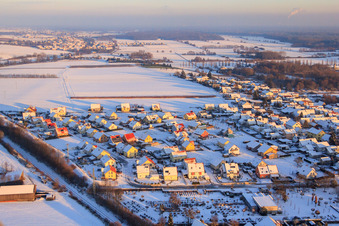 New development area Landauer Weg in winter with snow in the district Schaidt in Wörth am Rhein in the state Rhineland-Palatinate, Germany