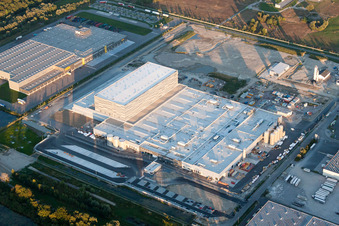 Aerial view of Building and production halls on the premises of Pfaelzer Erfrischungsgetraenke GmbH in the district Industriegebiet Woerth-Oberwald in Woerth am Rhein in the state Rhineland-Palatinate, Germany