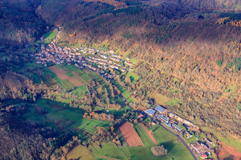 Aerial view of Village in the Palatinate Forest on the Hahnenbach from the southeast in the district Gräfenhausen in Annweiler am Trifels in the state Rhineland-Palatinate, Germany