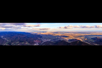 Panorama of the Haardtrand with Queichtal from the west from Dernbach to Ranschbach in Albersweiler in the state Rhineland-Palatinate, Germany