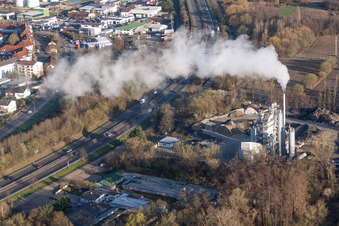 Aerial view of Building and production halls on the premises of Asphaltmischwerk Landau Juchem KG in Landau in der Pfalz in the state Rhineland-Palatinate, Germany
