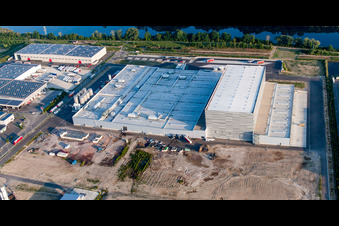 Aerial photograpy of Building and production halls on the premises of Pfaelzer Erfrischungsgetraenke GmbH in the district Industriegebiet Woerth-Oberwald in Woerth am Rhein in the state Rhineland-Palatinate, Germany