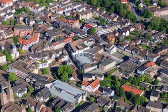 Center with parking garage in Rodewiekstraße and Salamander in Hennekenstr in Höxter in the state North Rhine-Westphalia, Germany