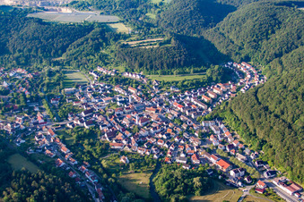 Oblique view of Town View of the streets and houses of the residential areas in the district Gerhausen in Blaubeuren in the state Baden-Wurttemberg