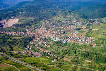 View of the town beyond the B10 from the south in Albersweiler in the state Rhineland-Palatinate, Germany