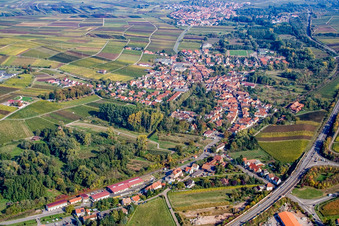 View of the town beyond the B10 from the southwest in Siebeldingen in the state Rhineland-Palatinate, Germany
