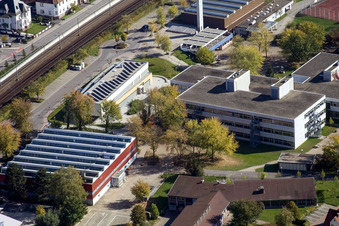 School building of the Ludwig-Marum-Gymnasium Pfinztal in the district Berghausen in Pfinztal in the state Baden-Wurttemberg seen from above