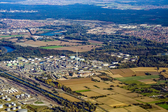 Refinery MIRO Shell/ExxonMobil/Ruhr Oel/Conoco Karlsruhe refinery in the district Knielingen in Karlsruhe in the state Baden-Wuerttemberg, Germany