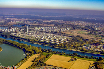 Refinery MIRO Shell/ExxonMobil/Ruhr Oel/Conoco Karlsruhe refinery in the district Knielingen in Karlsruhe in the state Baden-Wuerttemberg, Germany from above