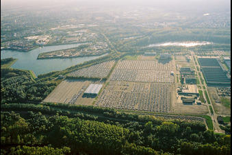 Daimler / Mercedes Benz GLC on the island of Green in Germersheim in the state Rhineland-Palatinate, Germany from above