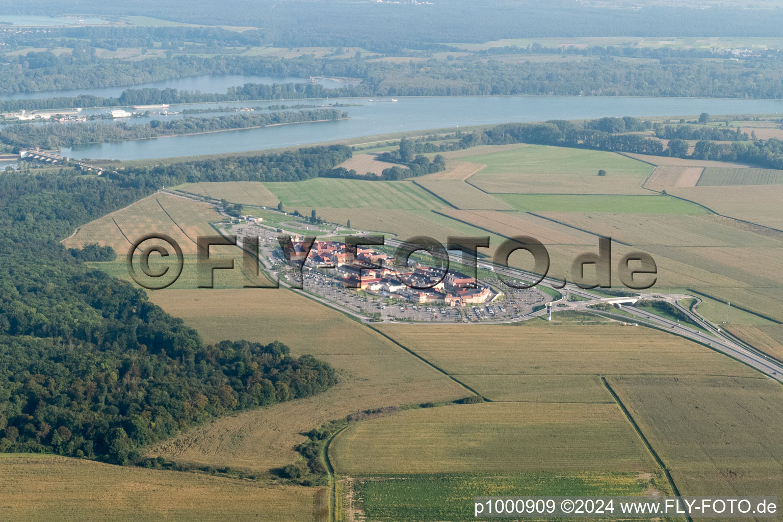 Oblique view of Outlet Center in Roppenheim in the state Bas-Rhin, France