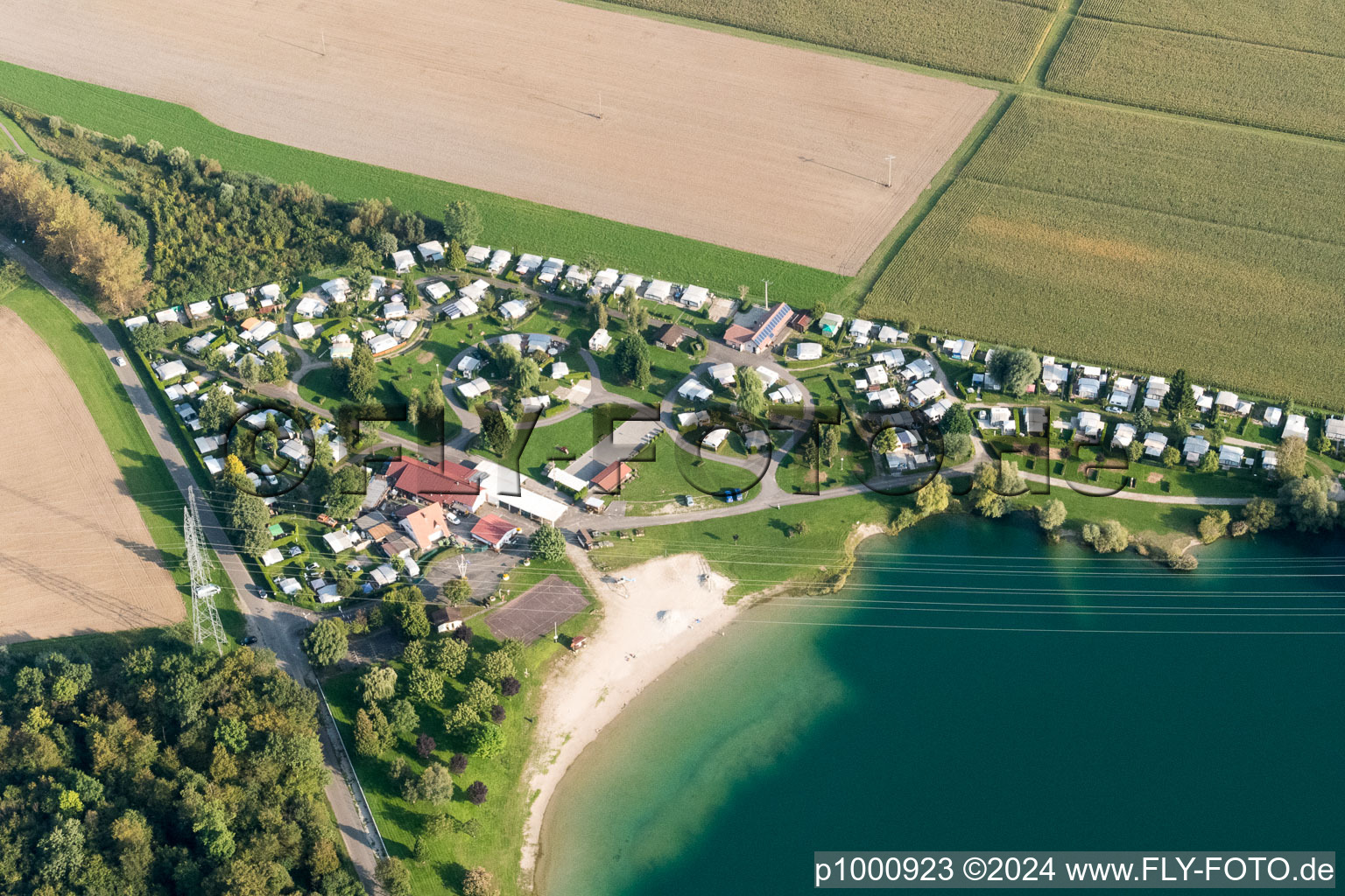 Oblique view of Camping with caravans and tents at the lake shore in Roeschwoog in Grand Est, France