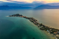 Morning mood over the Sirmione peninsula in Lake Garda in Sirmione in the state Brescia, Italy