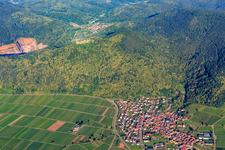 Winegrowing village on the edge of the Palatinate Forest from the east in Eschbach in the state Rhineland-Palatinate, Germany