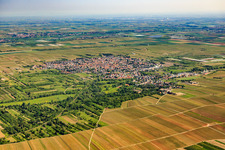 Overview of the town from the southwest in Weisenheim am Sand in the state Rhineland-Palatinate, Germany