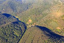 Aerial view of Village view in the Palatinate Forest from the east in the district Reisdorf in Erlenbach bei Dahn in the state Rhineland-Palatinate, Germany