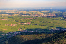 Wine-growing regions between Landau and Flemlingen from the west in Burrweiler in the state Rhineland-Palatinate, Germany