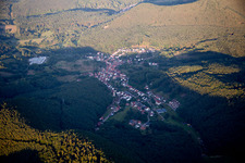 From the west in Schwanheim in the state Rhineland-Palatinate, Germany