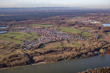 From the southeast in Neuburg am Rhein in the state Rhineland-Palatinate, Germany
