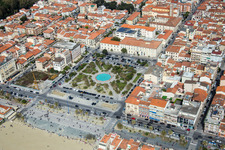 Parc on place Piazza Giuseppe Mazzini on Strandpromenade in the inner city center in Viareggio in Toskana, Italy
