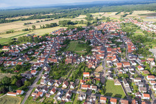 From the west in the district Geinsheim in Neustadt an der Weinstraße in the state Rhineland-Palatinate, Germany