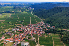 Wine-growing village at the foot of the Haardtrand from the north in Eschbach in the state Rhineland-Palatinate, Germany