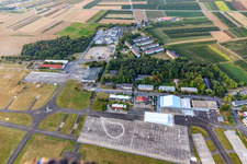 Layenhof settlement at the airfield with Reis-Express GmbH and municipal daycare center at Finther Wald as well as tower and parking areas of the airfield Mainz-Finthen in the district Finthen in Mainz in the state Rhineland-Palatinate, Germany