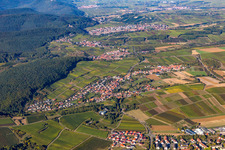 From the south in the district Pleisweiler in Pleisweiler-Oberhofen in the state Rhineland-Palatinate, Germany